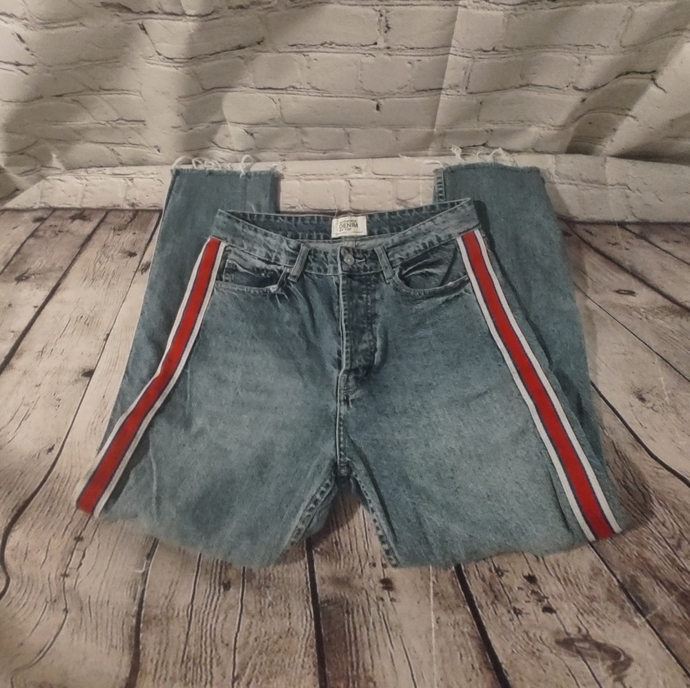 Zara Trafaluc High Rise Size 28 Side Trim Button Up Raw Hem Jeans